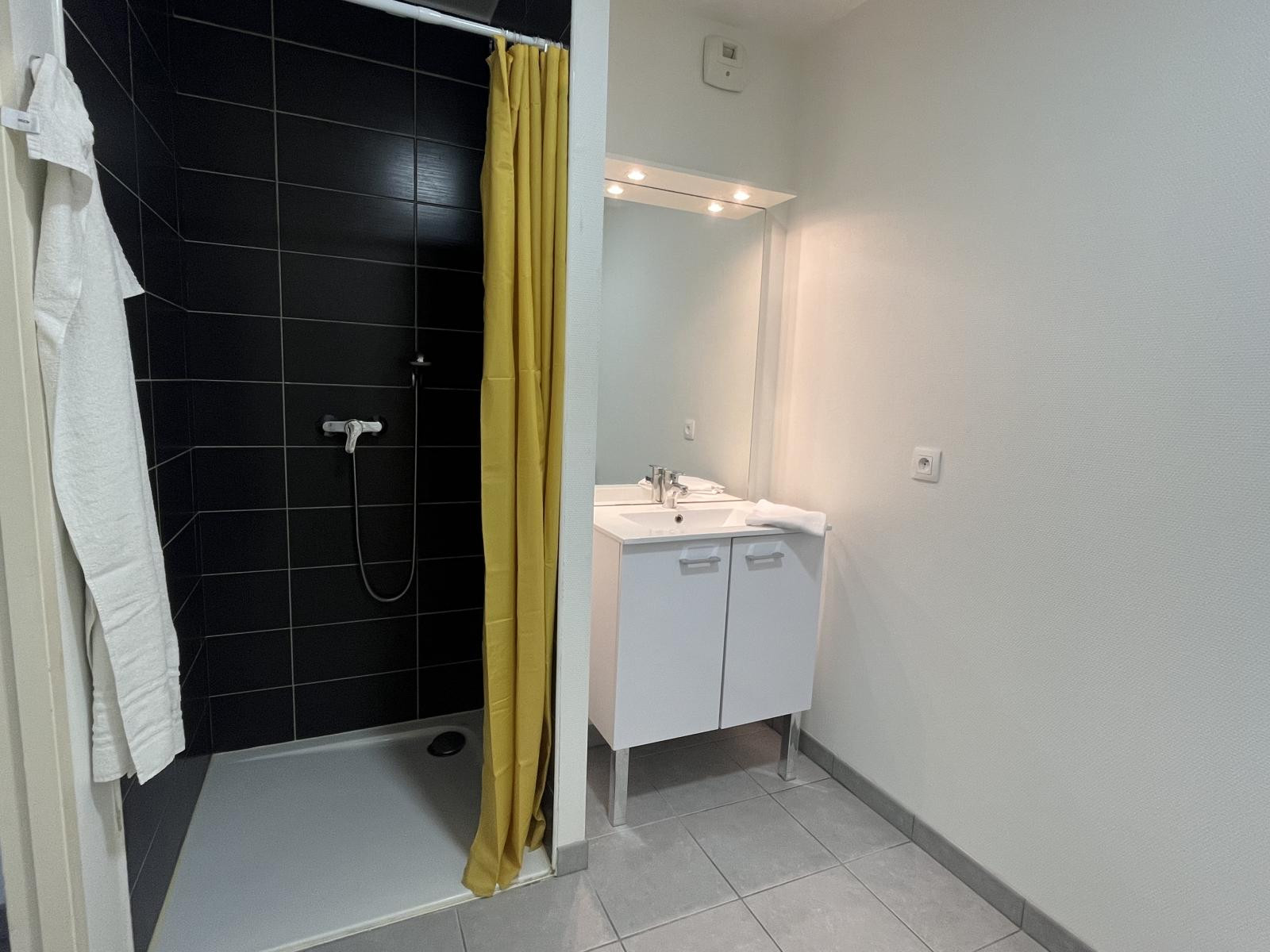 
                                                Location
                                                 Studio meublé