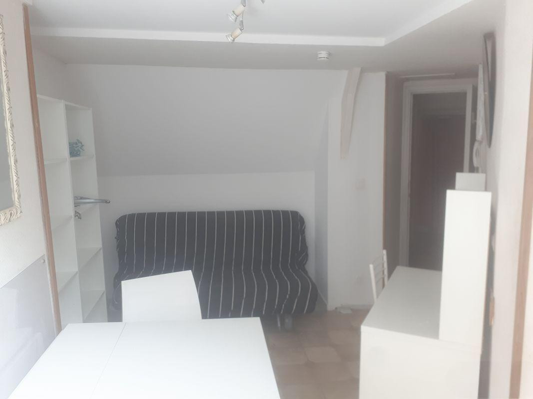 
                                                Location
                                                 Studio meublé