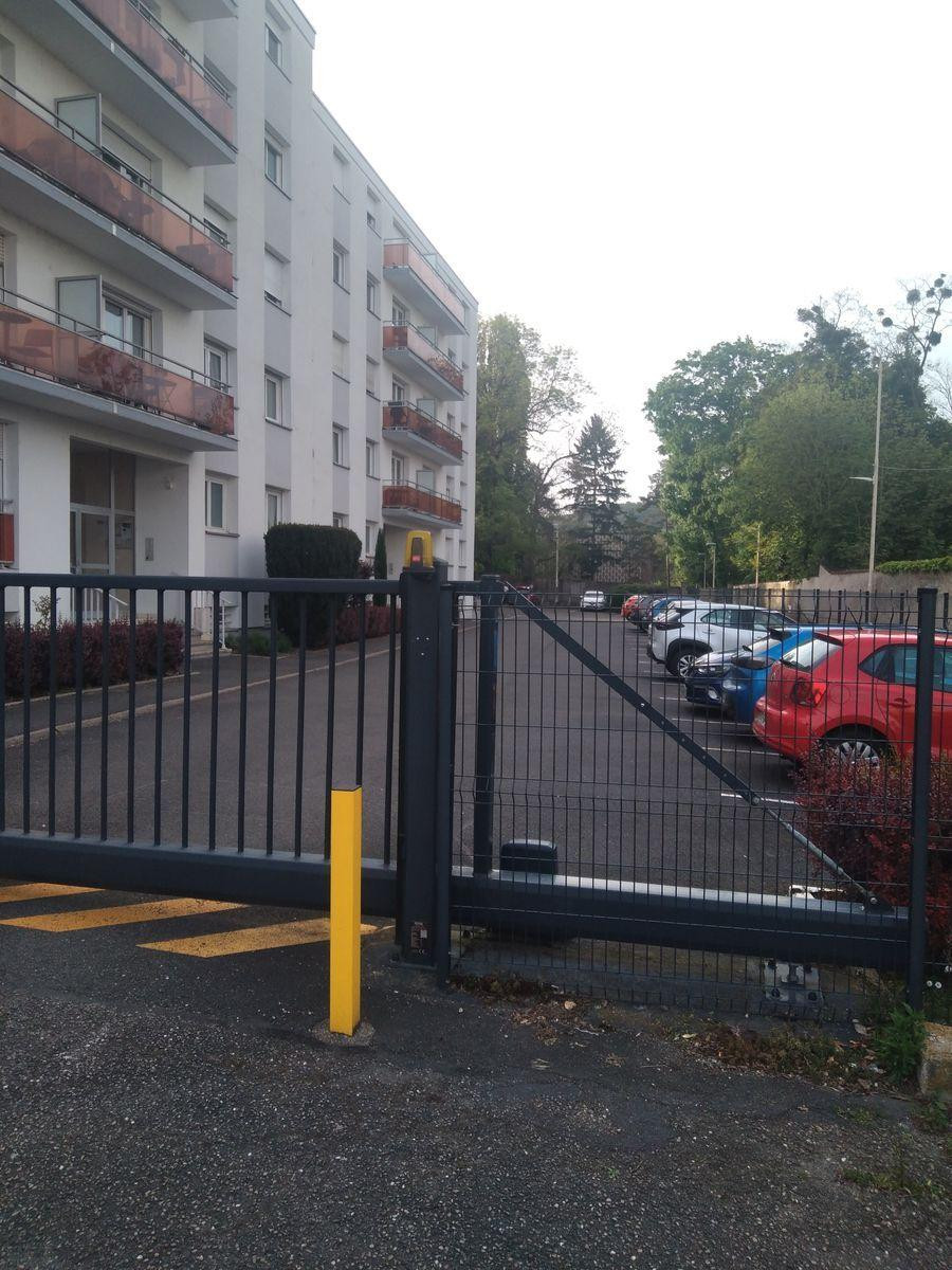 
                                                Location
                                                 Studio meublé