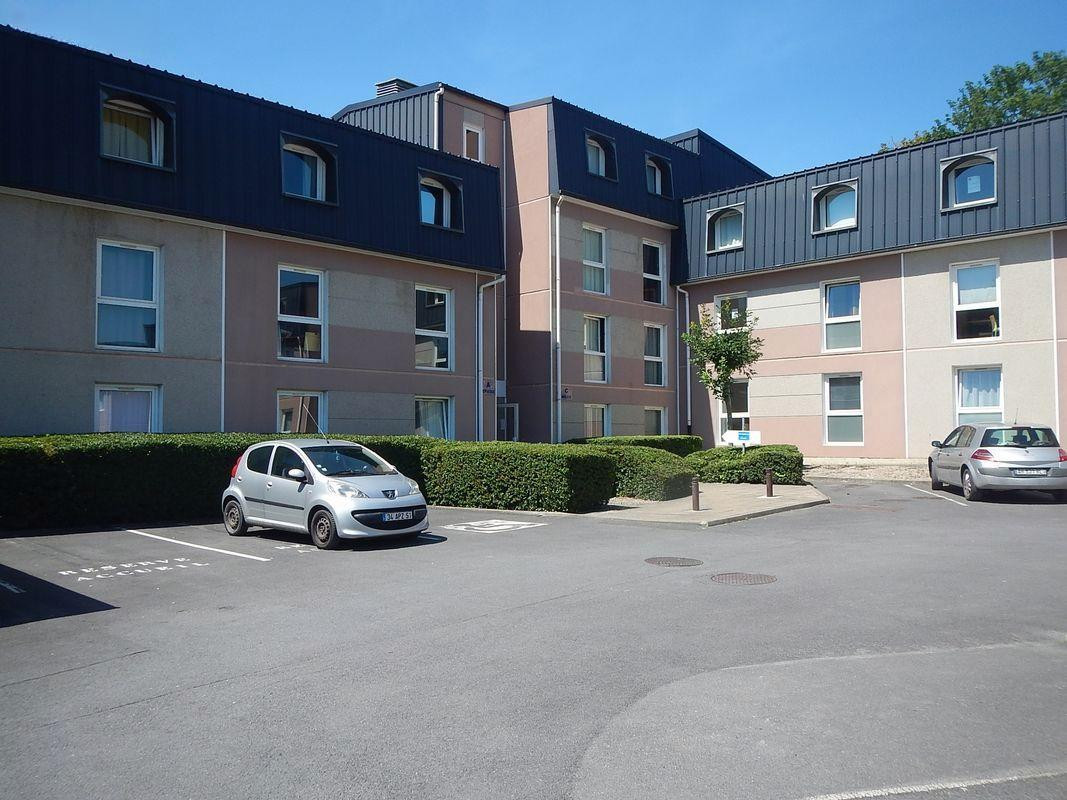 
                                                Location
                                                 Studio meublé