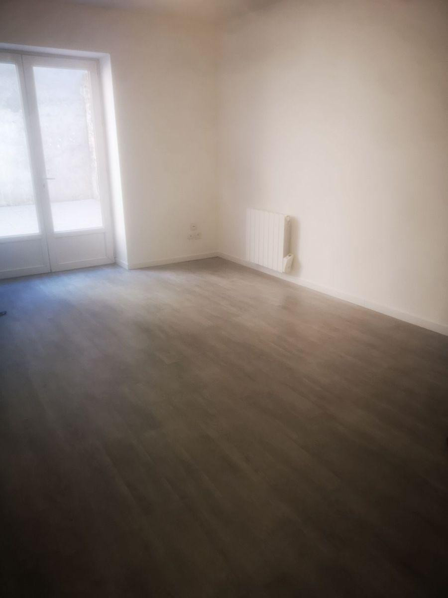 
                                                Location
                                                 Studio meublé