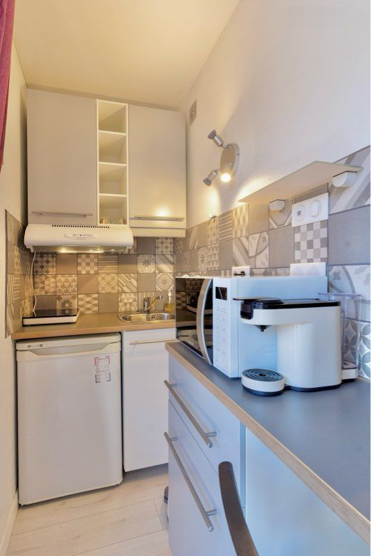 
                                                Location
                                                 Studio meublé à 2 minutes du métro St Agne
