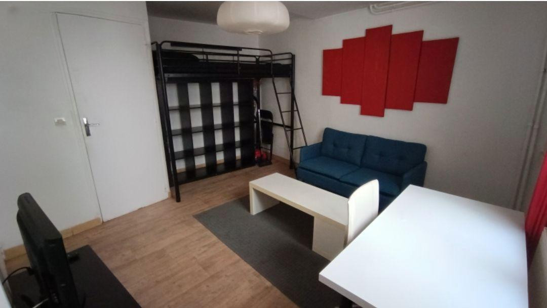 
                                                Location
                                                 Studio meublé à Châtelet (Paris 1er)