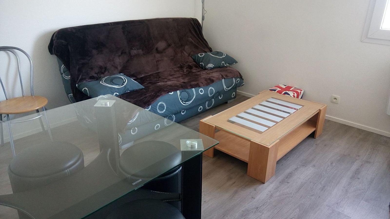 
                                                Location
                                                 Studio meublé à LE PETIT QUEVILLY