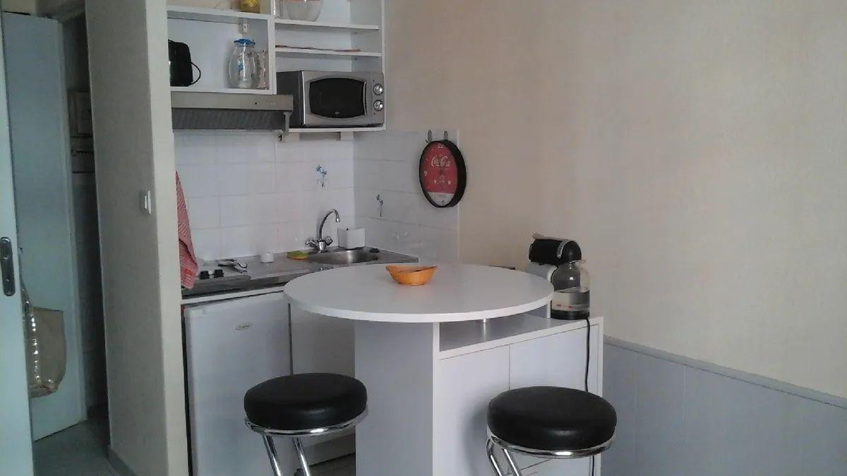 
                                                Location
                                                 Studio meublé à louer 18 Mars jusqu'au fin Août