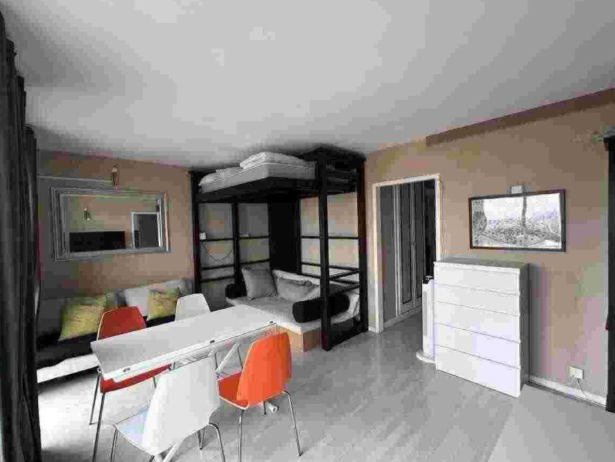 
                                                Location
                                                 Studio meublé à louer