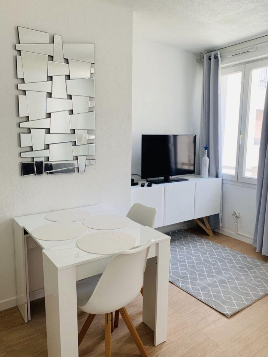 
                                                Location
                                                 Studio meublé à louer