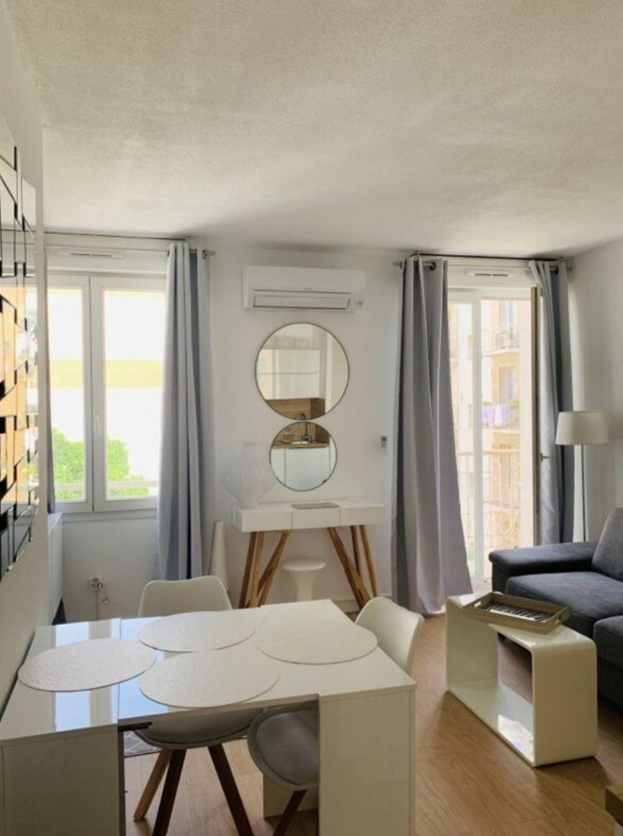
                                                Location
                                                 Studio meublé à louer