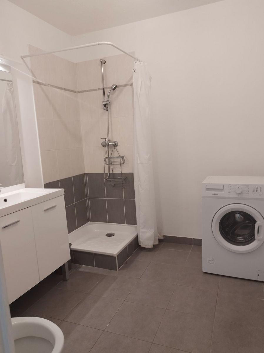 
                                                Location
                                                 Studio meublé à louer