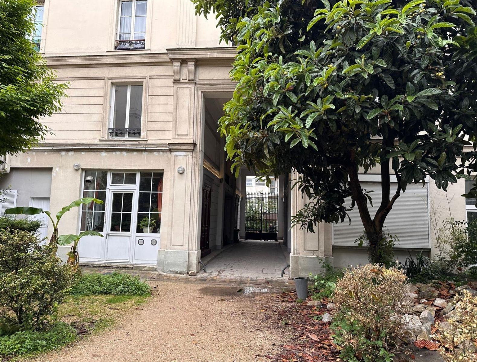 
                                                Location
                                                 Studio meublé à louer
