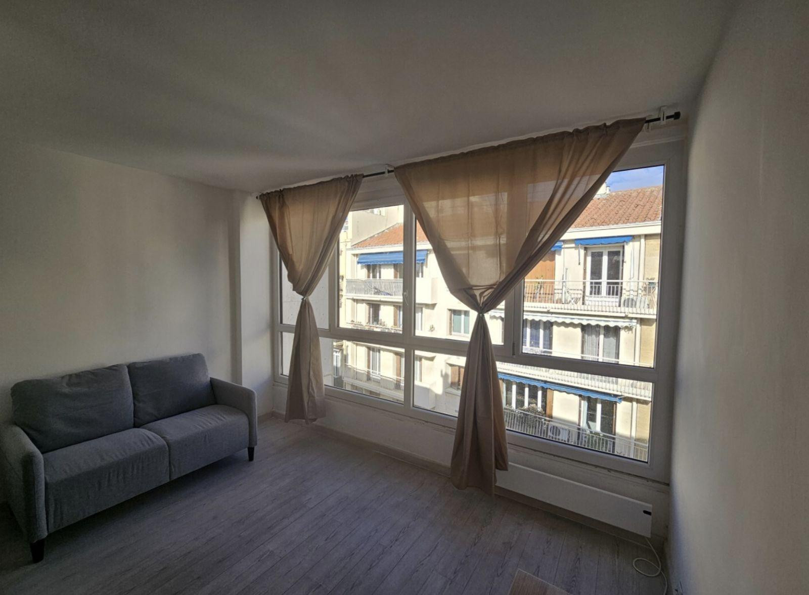 
                                                Location
                                                 Studio meublé à louer