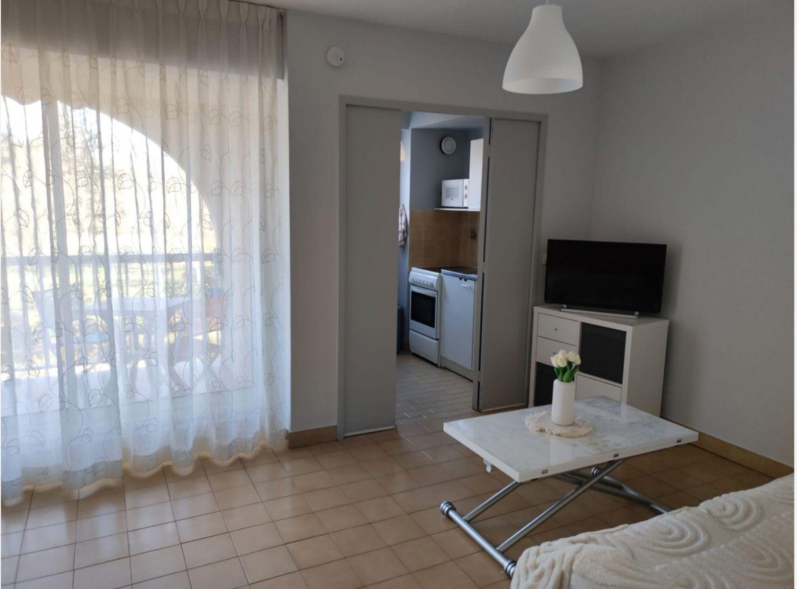 
                                                Location
                                                 Studio meublé à louer