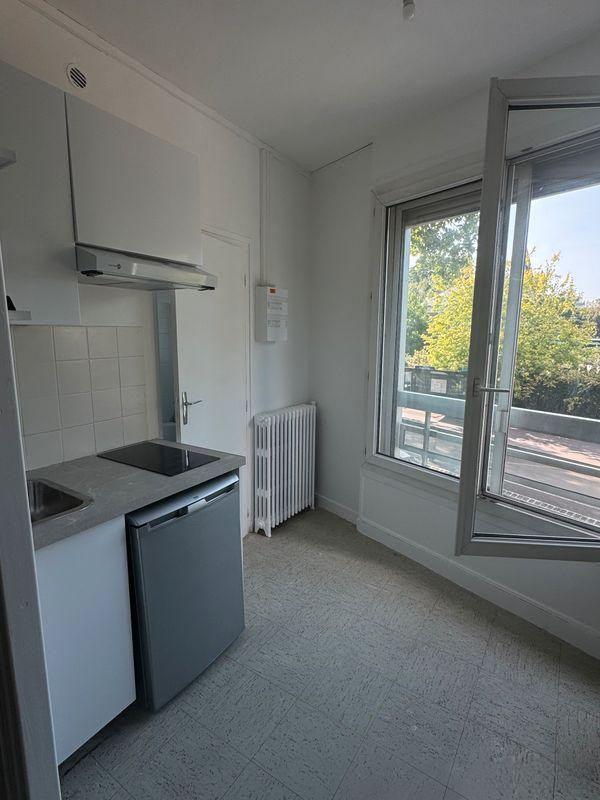 
                                                Location
                                                 Studio meublé à louer à Vanves