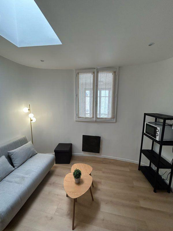 
                                                Location
                                                 Studio meublé à louer, Paris XV