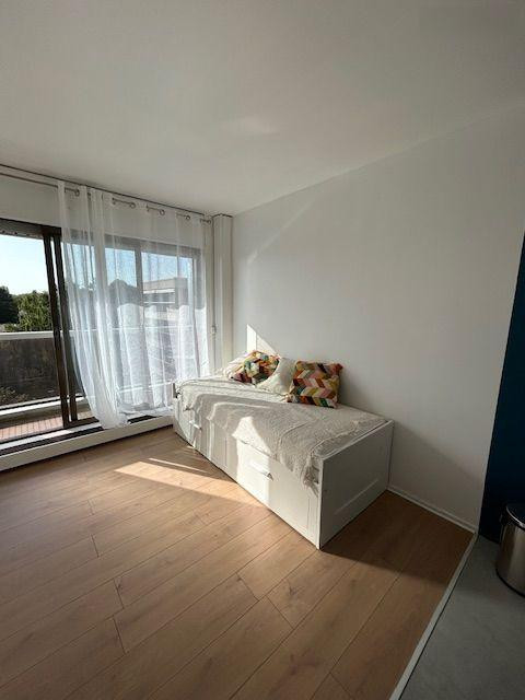 
                                                Location
                                                 Studio meublé à louer . Refait à neuf , 4e étage