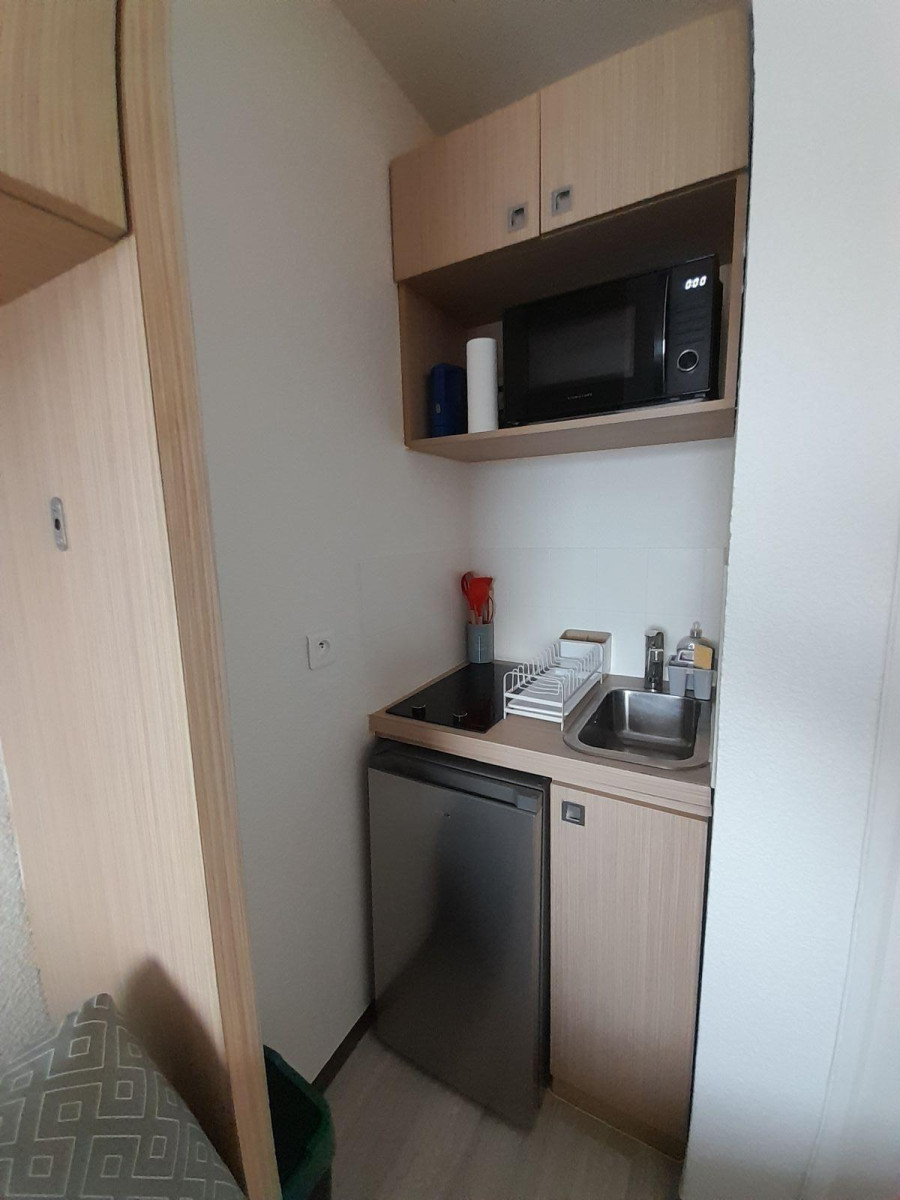 
                                                Location
                                                 Studio meublé à louer refait à neuf