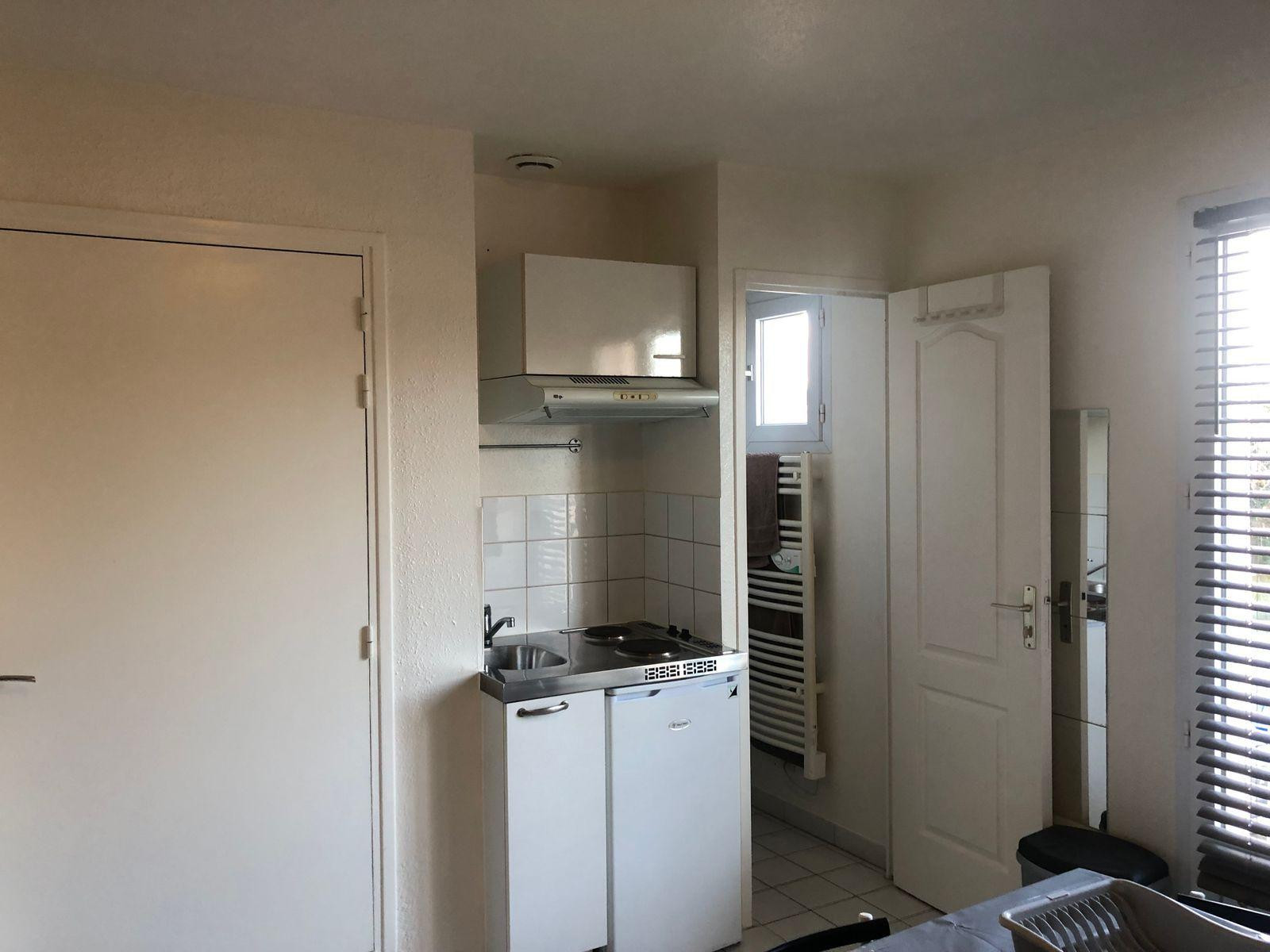 
                                                Location
                                                 Studio meublé, à proximité de la gare de Coigniere