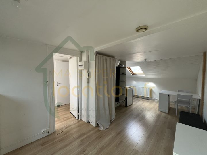 
                                                Location
                                                 Studio meublé à proximité des Champs-Élysées idéal étudiant et jeune actif