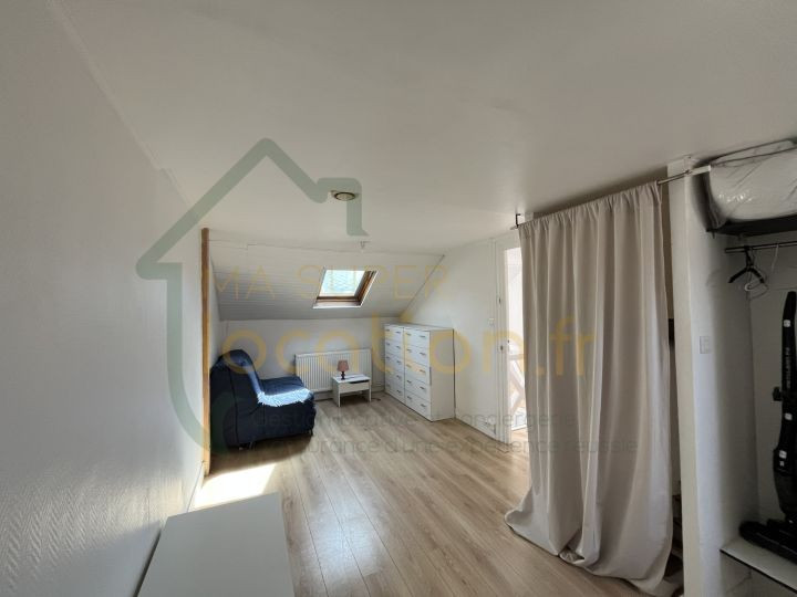 
                                                Location
                                                 Studio meublé à proximité des Champs-Élysées idéal étudiant et jeune actif