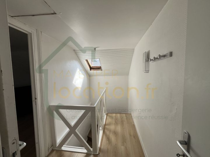 
                                                Location
                                                 Studio meublé à proximité des Champs-Élysées idéal étudiant et jeune actif