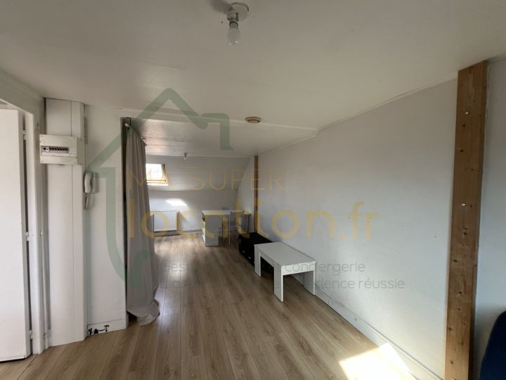 
                                                Location
                                                 Studio meublé à proximité des Champs-Élysées idéal étudiant et jeune actif