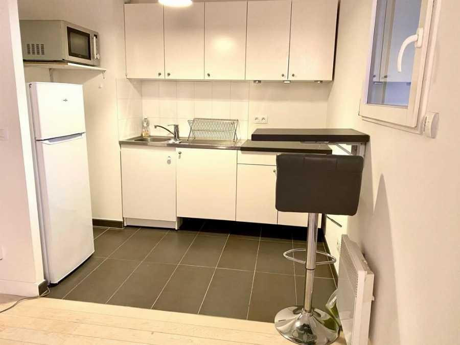 
                                                Location
                                                 Studio meublé à Vanves avec balcon