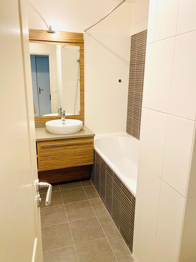 
                                                Location
                                                 Studio meublé à Vanves avec balcon