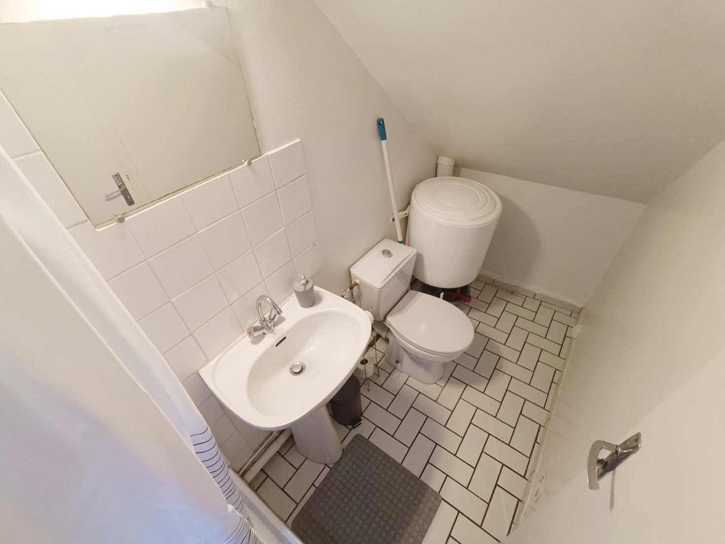 
                                                Location
                                                 Studio Meublé Amiens St-Honoré 18m2