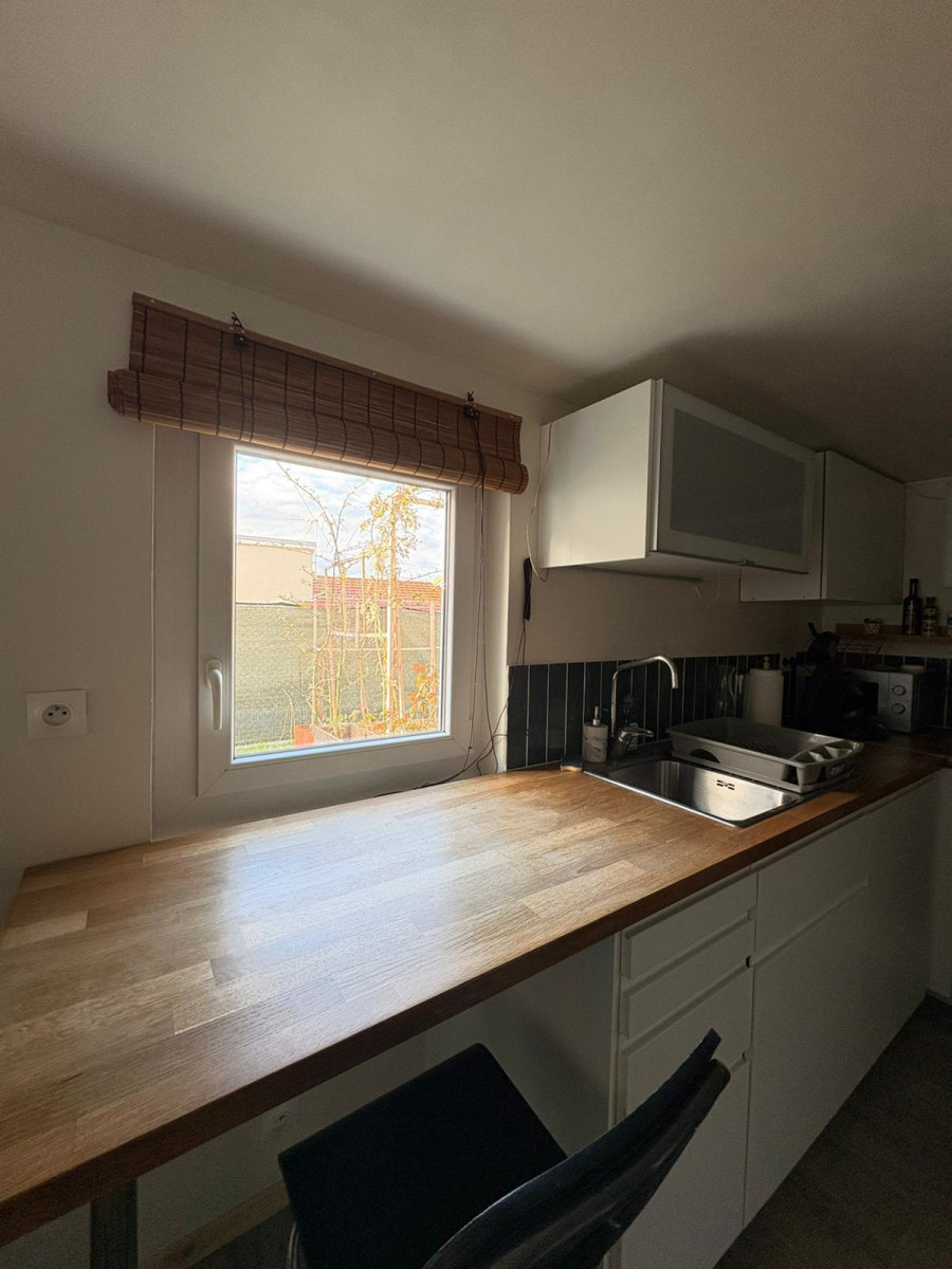 
                                                Location
                                                 Studio meublé au calme avec petit extérieur