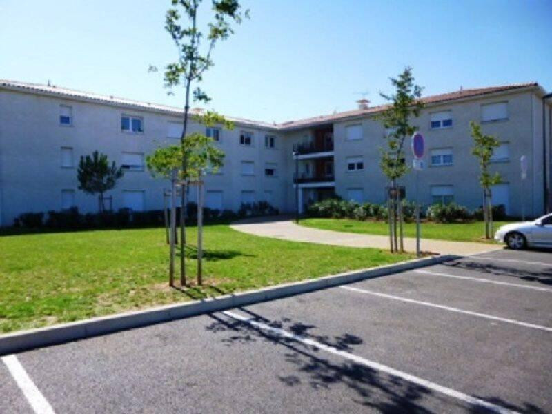 
                                                Location
                                                 Studio meublé au calme avec place de parking