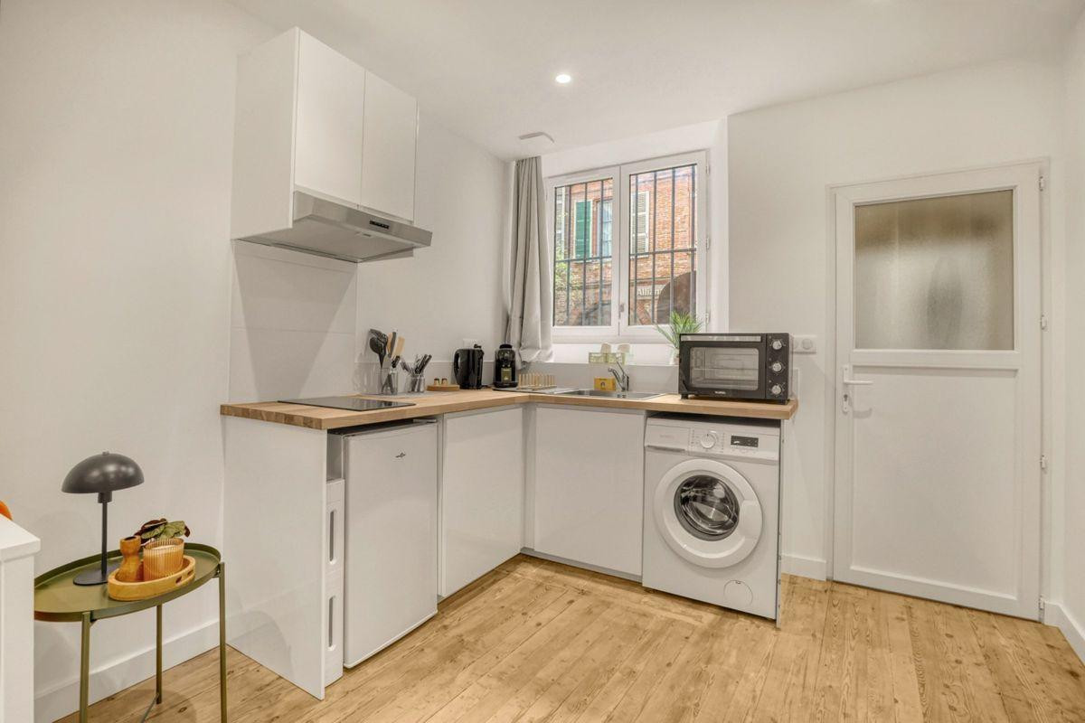 
                                                Location
                                                 Studio meublé aux carmes