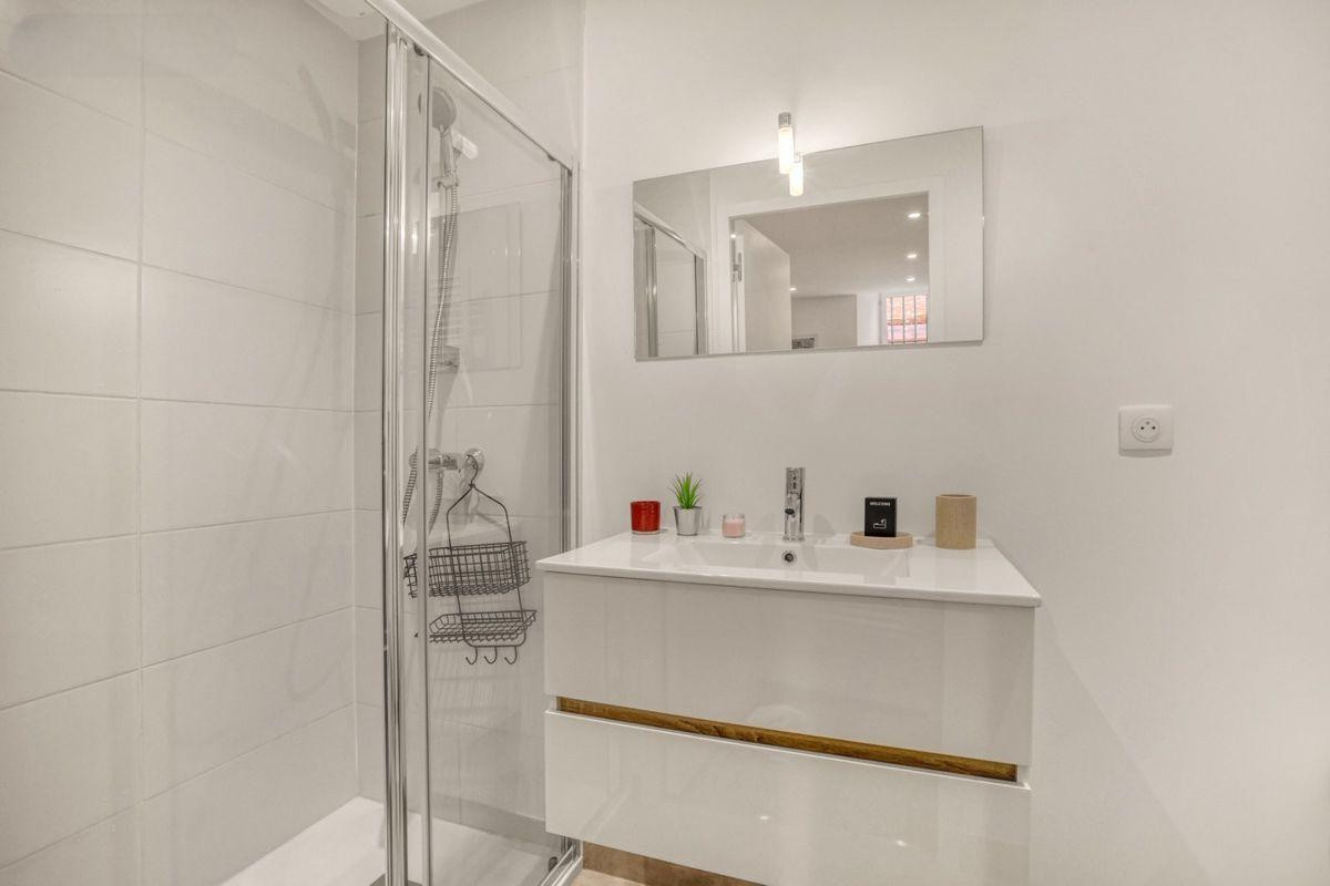 
                                                Location
                                                 Studio meublé aux carmes