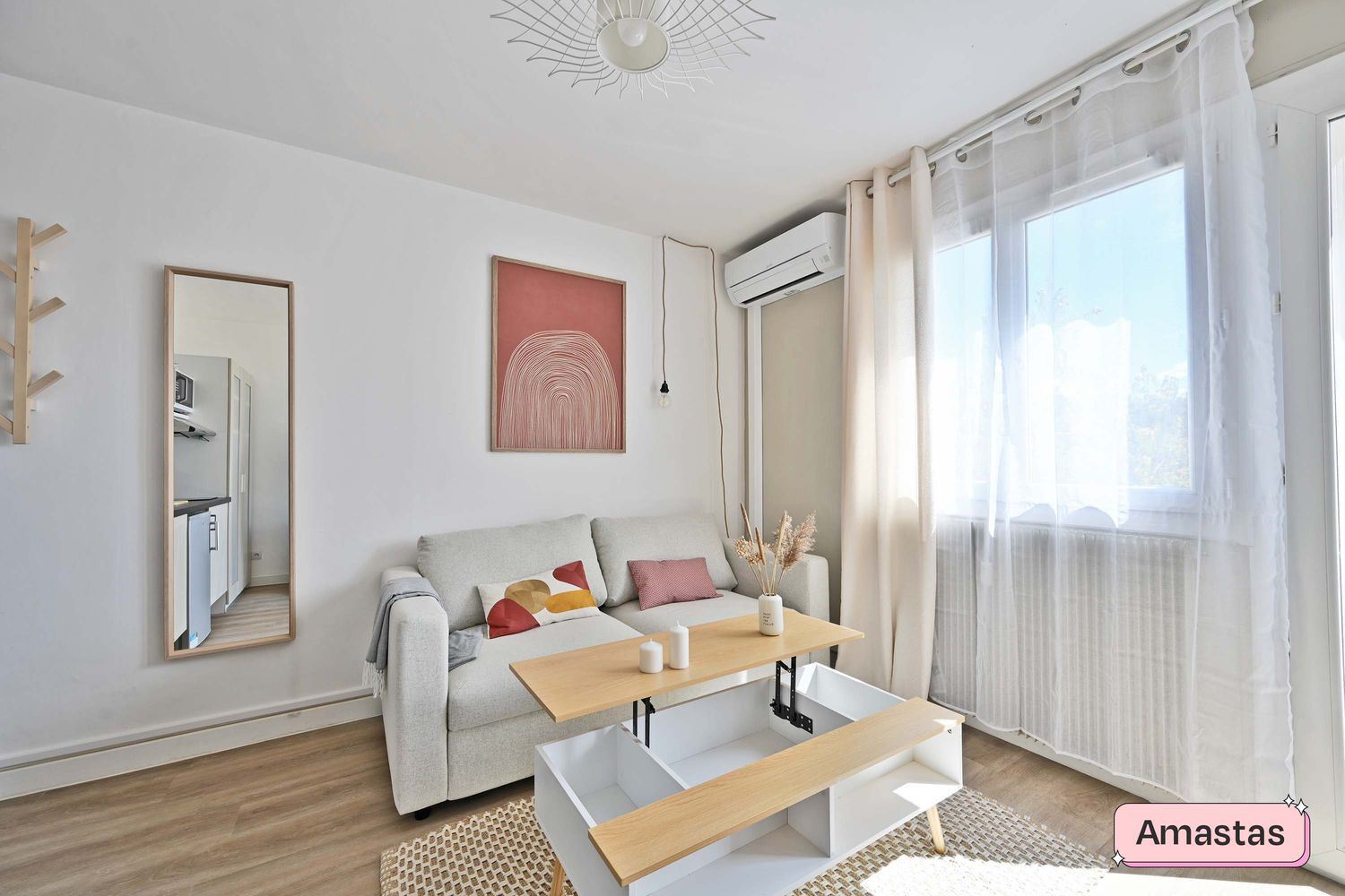 
                                                Location
                                                 Studio meublé avec balcon