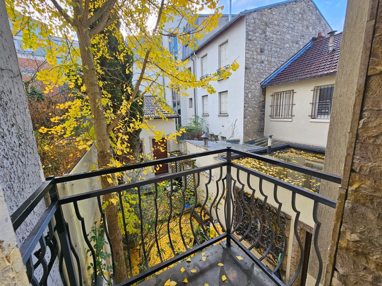 
                                                Location
                                                 Studio meublé avec balcon  – Disponible de su