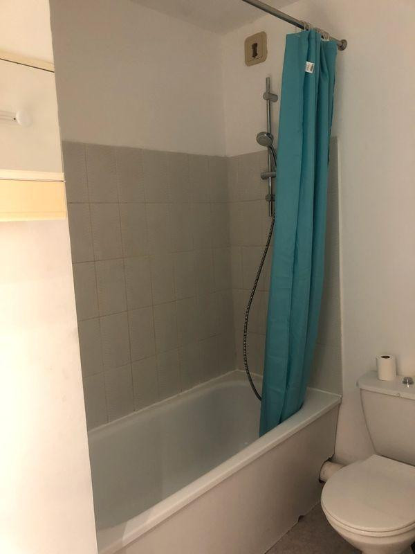 
                                                Location
                                                 Studio meublé avec balcon et lave-linge