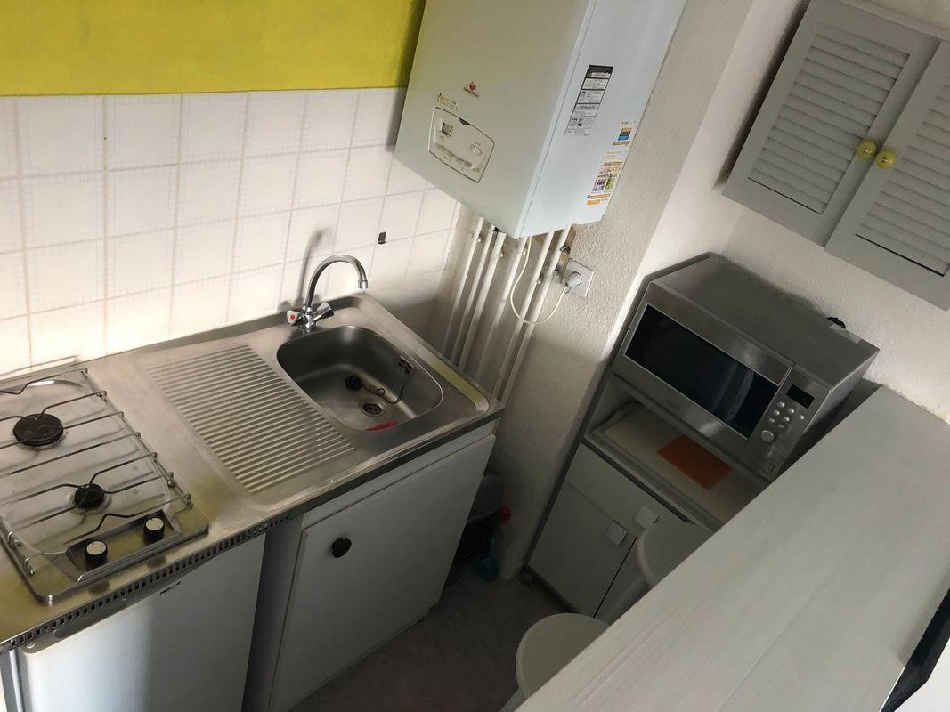 
                                                Location
                                                 Studio meublé avec balcon et lave-linge