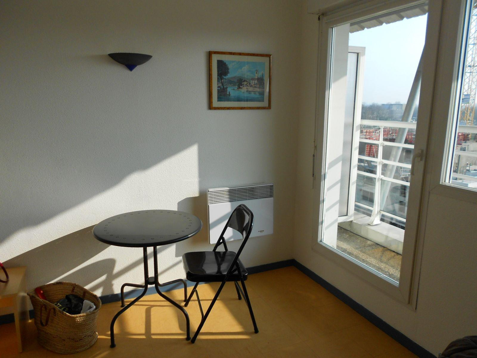
                                                Location
                                                 Studio meublé avec balcon et parking sécurisé