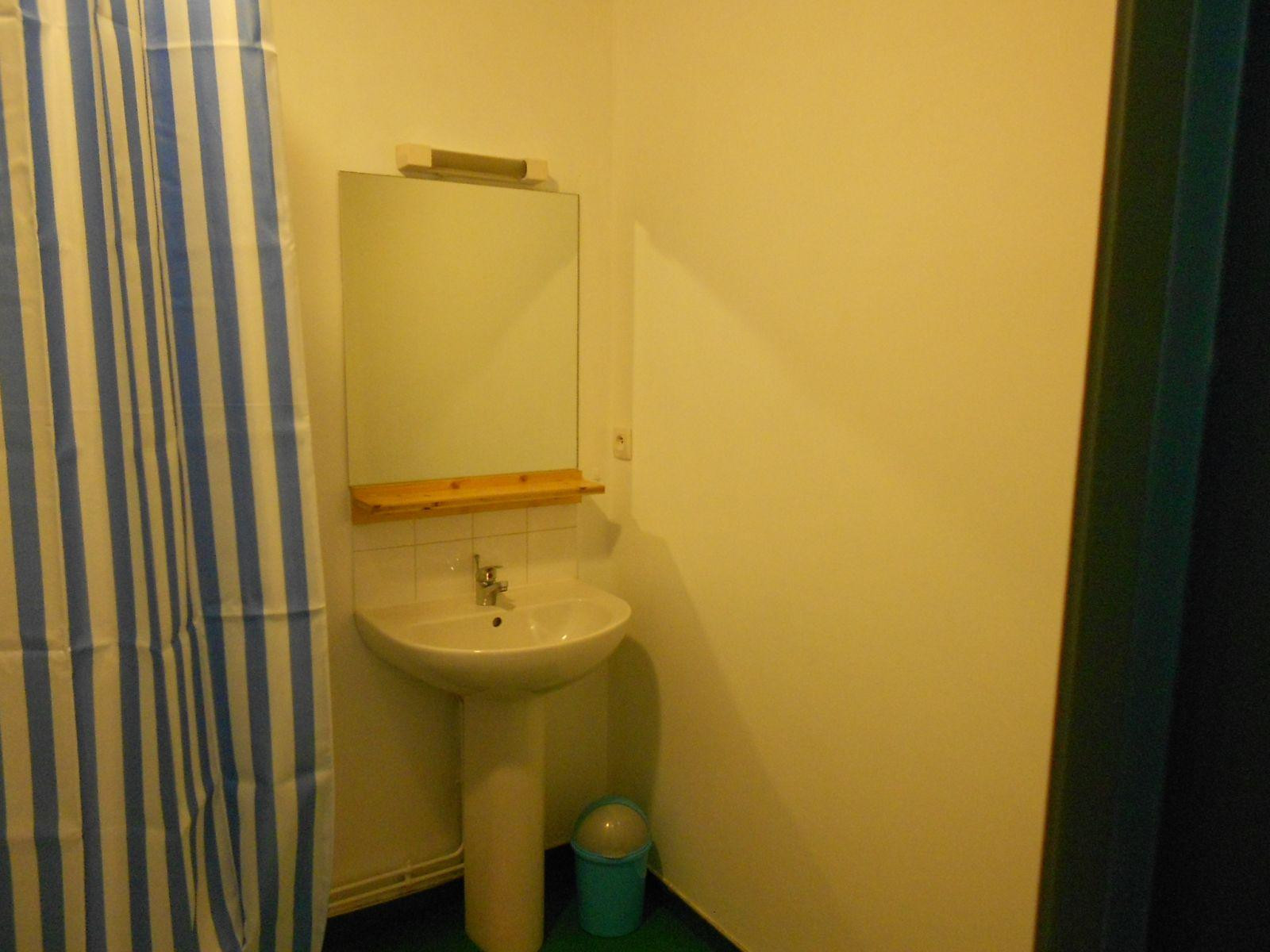 
                                                Location
                                                 Studio meublé avec balcon et parking sécurisé