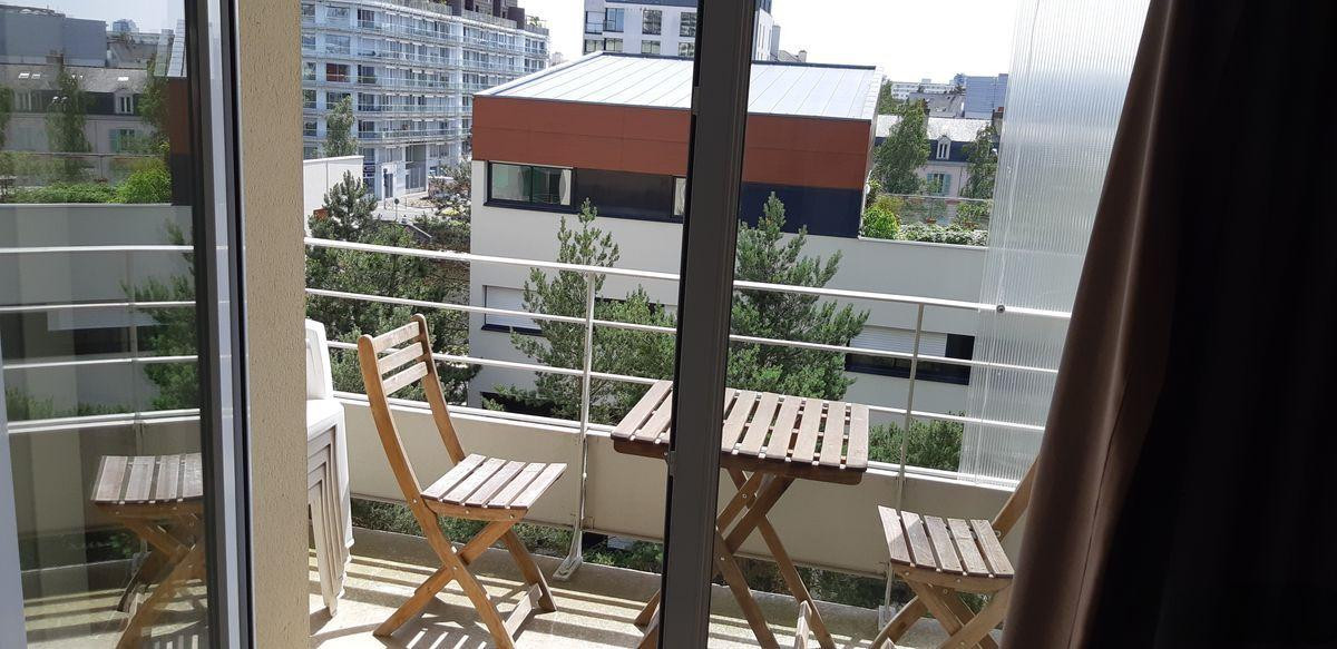 
                                                Location
                                                 Studio meublé avec balcon proche Place de Bretagne