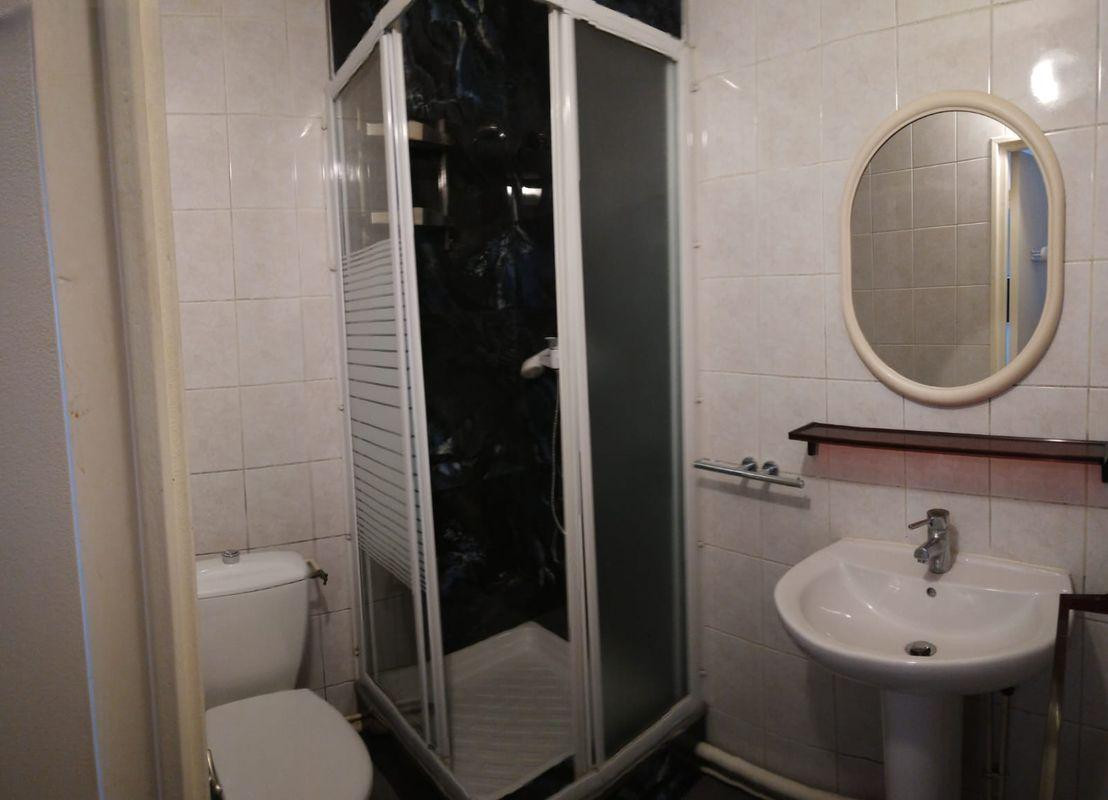 
                                                Location
                                                 Studio meublé avec eau électricité et chauffage