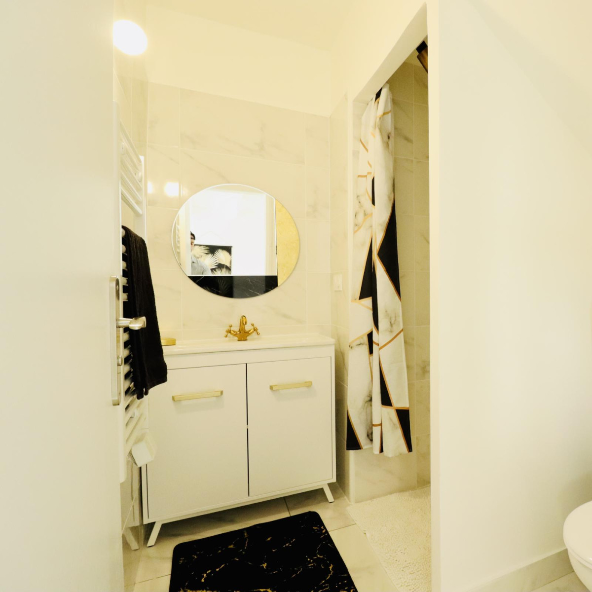 
                                                Location
                                                 Studio meublé avec jardin, piscine et parking