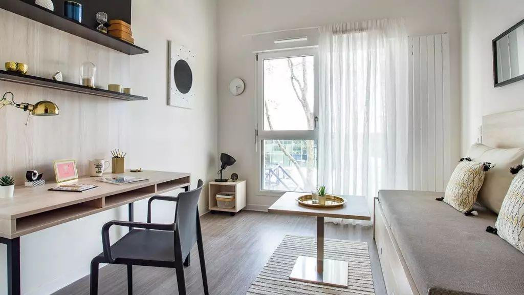
                                                Location
                                                 Studio meublé avec parking – Valmy – 755eur CC