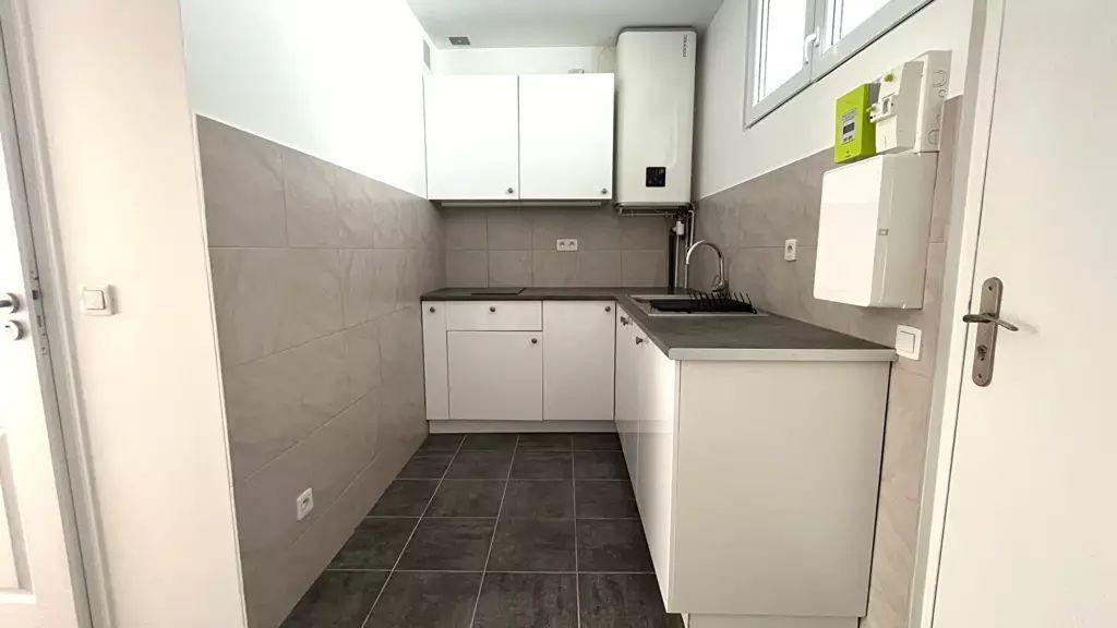 
                                                Location
                                                 Studio meublé avec parking – Valmy – 755eur CC