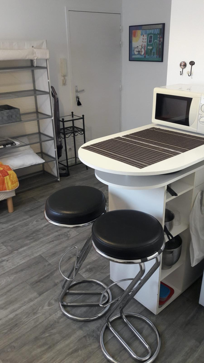 
                                                Location
                                                 Studio meublé avec place de parking au sous-sol