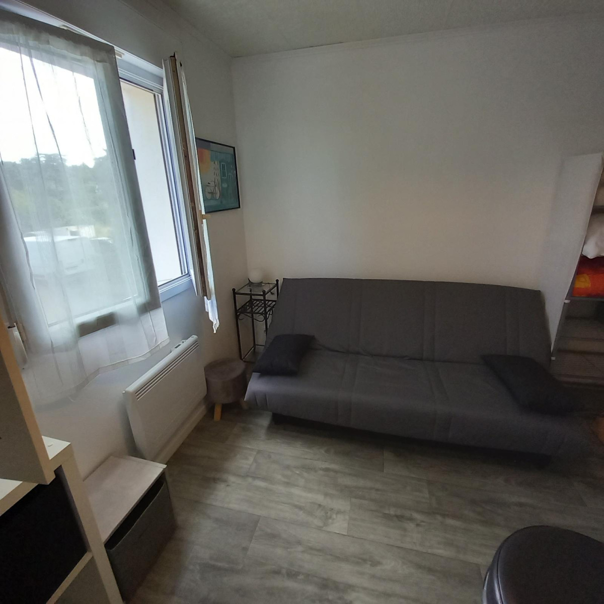 
                                                Location
                                                 Studio meublé avec place de parking au sous-sol