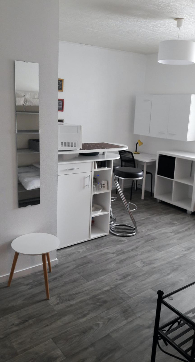 
                                                Location
                                                 Studio meublé avec place de parking au sous-sol