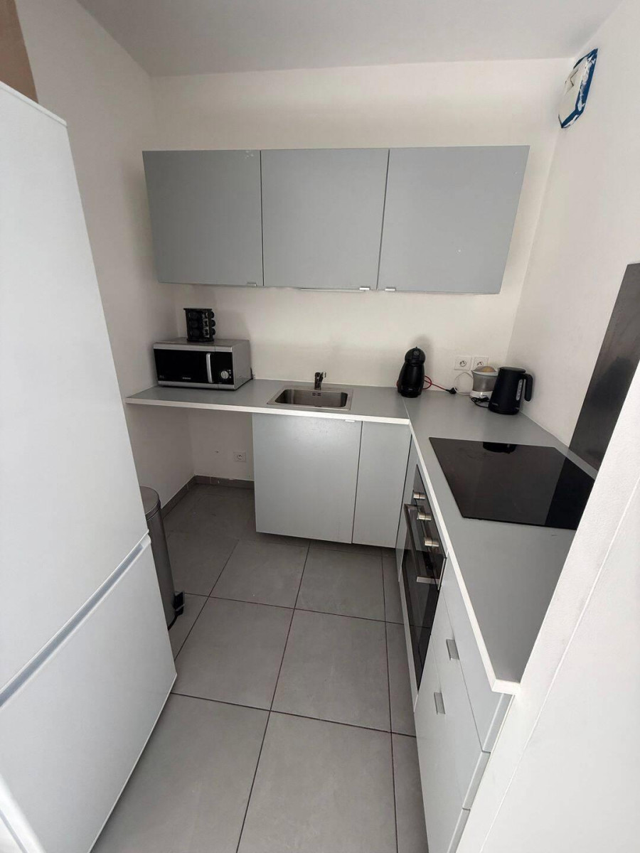 
                                                Location
                                                 Studio meublé avec terrasse