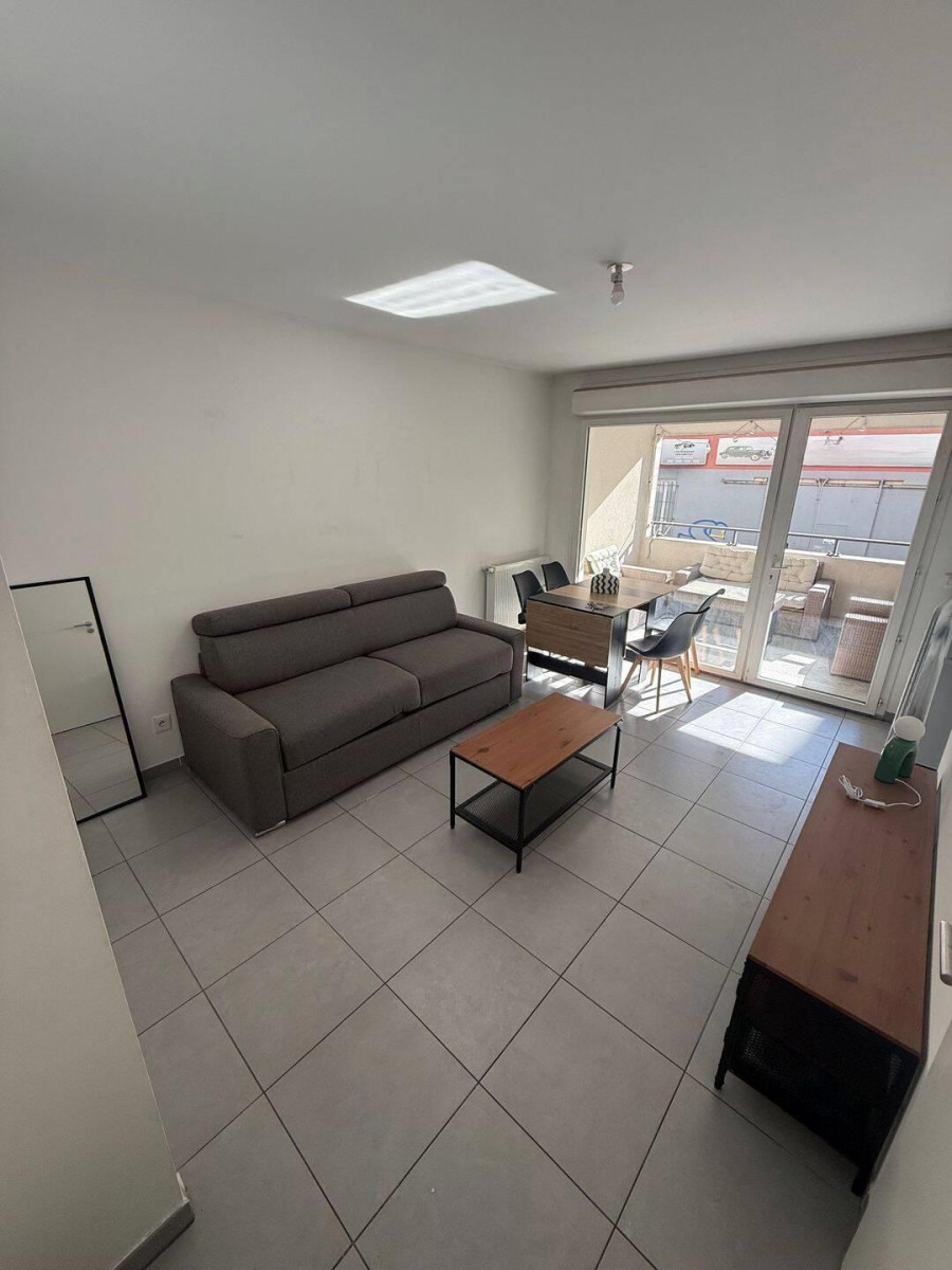 
                                                Location
                                                 Studio meublé avec terrasse