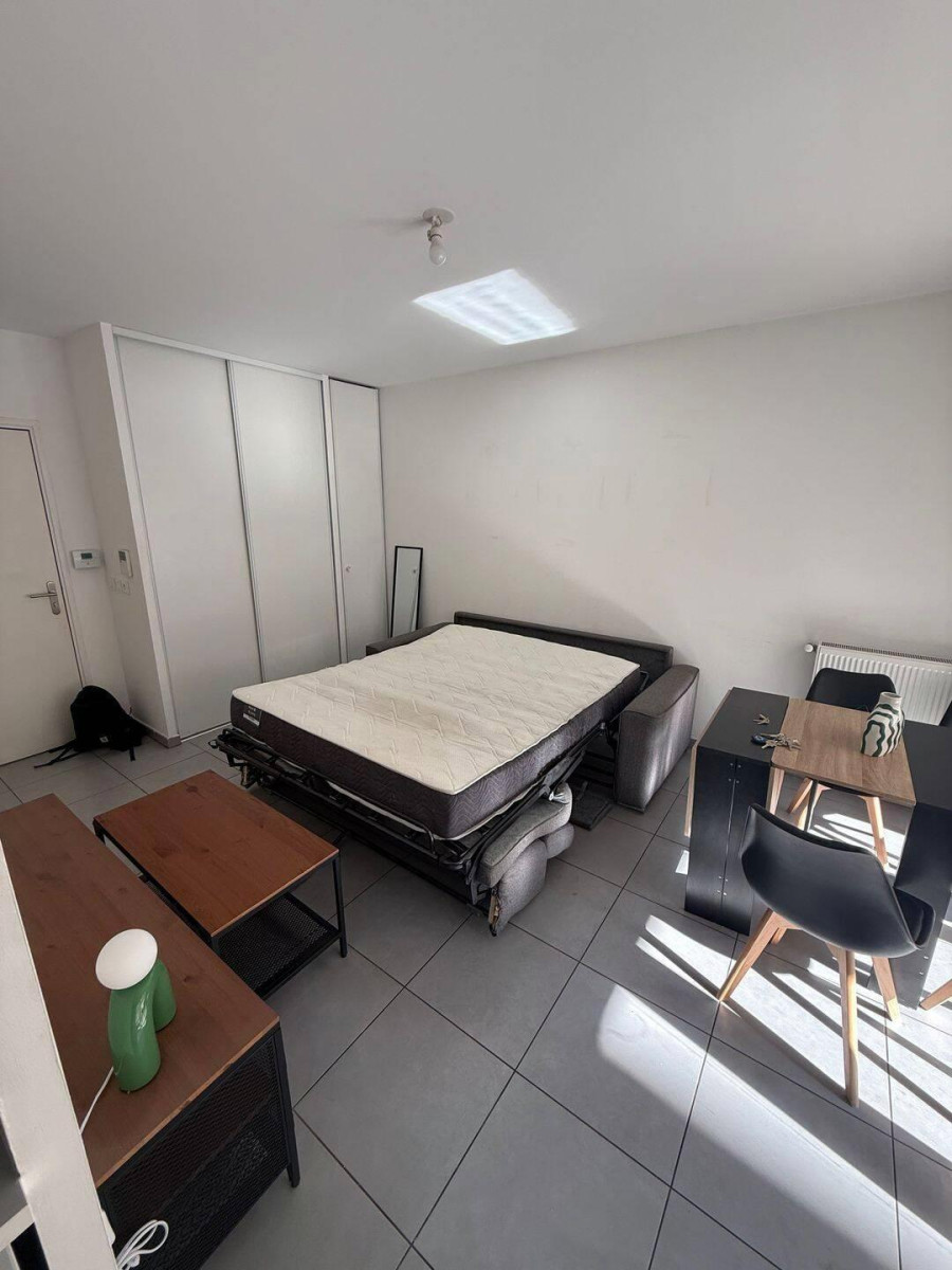 
                                                Location
                                                 Studio meublé avec terrasse