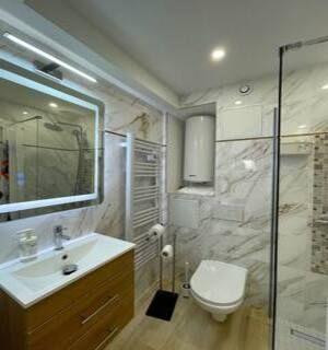 
                                                Location
                                                 Studio meublé avec terrasse privée